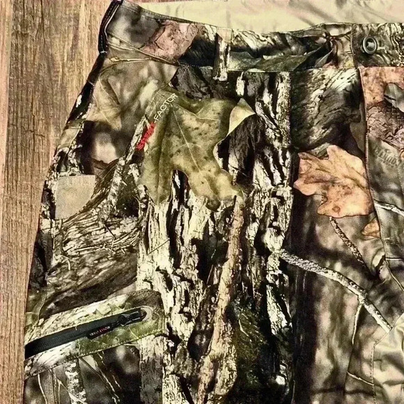 Mossy Oak Men’s Camo Cargo Waterproof Scent Control Pants 2XL NWT - Picture 3 of 6